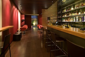 Cocktail bar