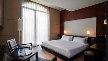 Deluxe kamer, 1 twee- of 2 eenpersoonsbedden | Luxe beddengoed, bedden met traagschuimmatrassen, een kluis op de kamer