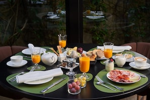 Daily buffet breakfast (EUR 15 per person) - Mercer Casa Torner i Güell (Vilafranca del Penedes)