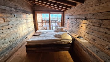 Suite, Balkon, Bergblick (South) | 1 Schlafzimmer, Minibar, Zimmersafe, Schreibtisch