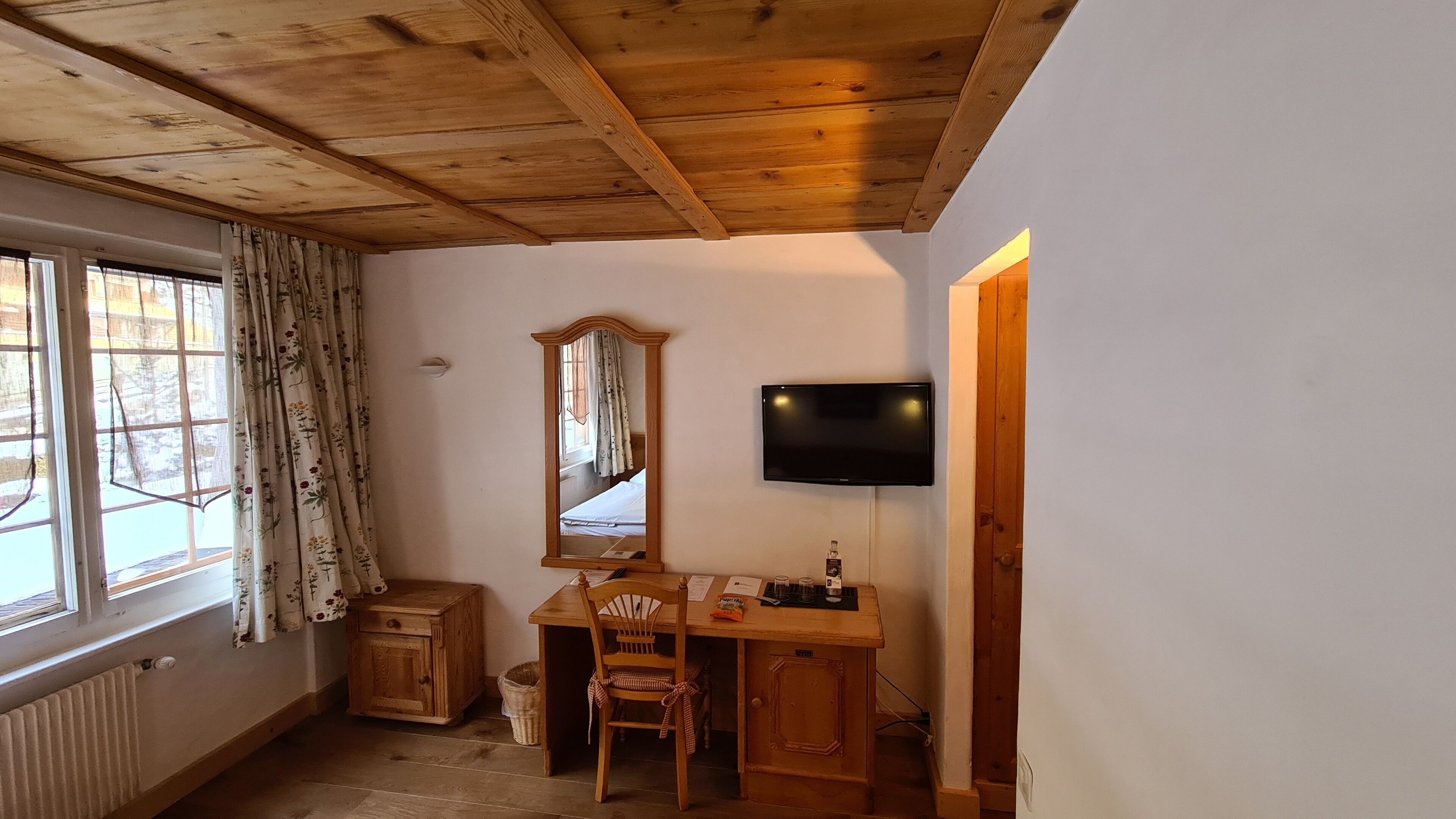 twin room (small, north, single use ) | 1 bedroom, minibar, in-room safe, desk