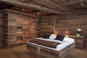 Large Double Room (North) | Minibar, in-room safe, desk, soundproofing