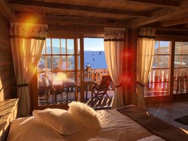 Suite, Balcony, Mountain View (South) | Minibar, in-room safe, desk, soundproofing