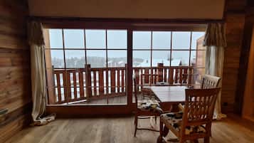 Junior-Suite, Balkon, Bergblick (South) | 1 Schlafzimmer, Minibar, Zimmersafe, Schreibtisch