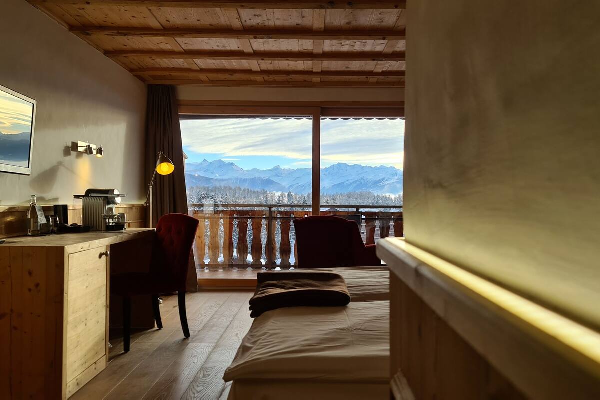 superior double room, balcony, mountain view (south) | 1 bedroom, minibar, in-room safe, desk