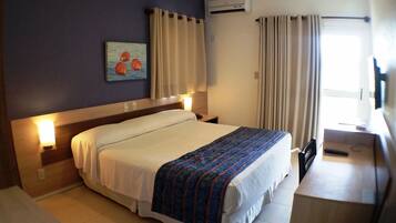 Master | Frigobar, escrivaninha, cortinas blackout, Wi-Fi de cortesia