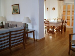 Family Apartment | In-room dining