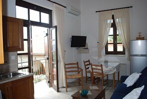 Apartment, 1 Bedroom | In-room dining