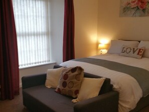 Chambre Double, salle de bains attenante
