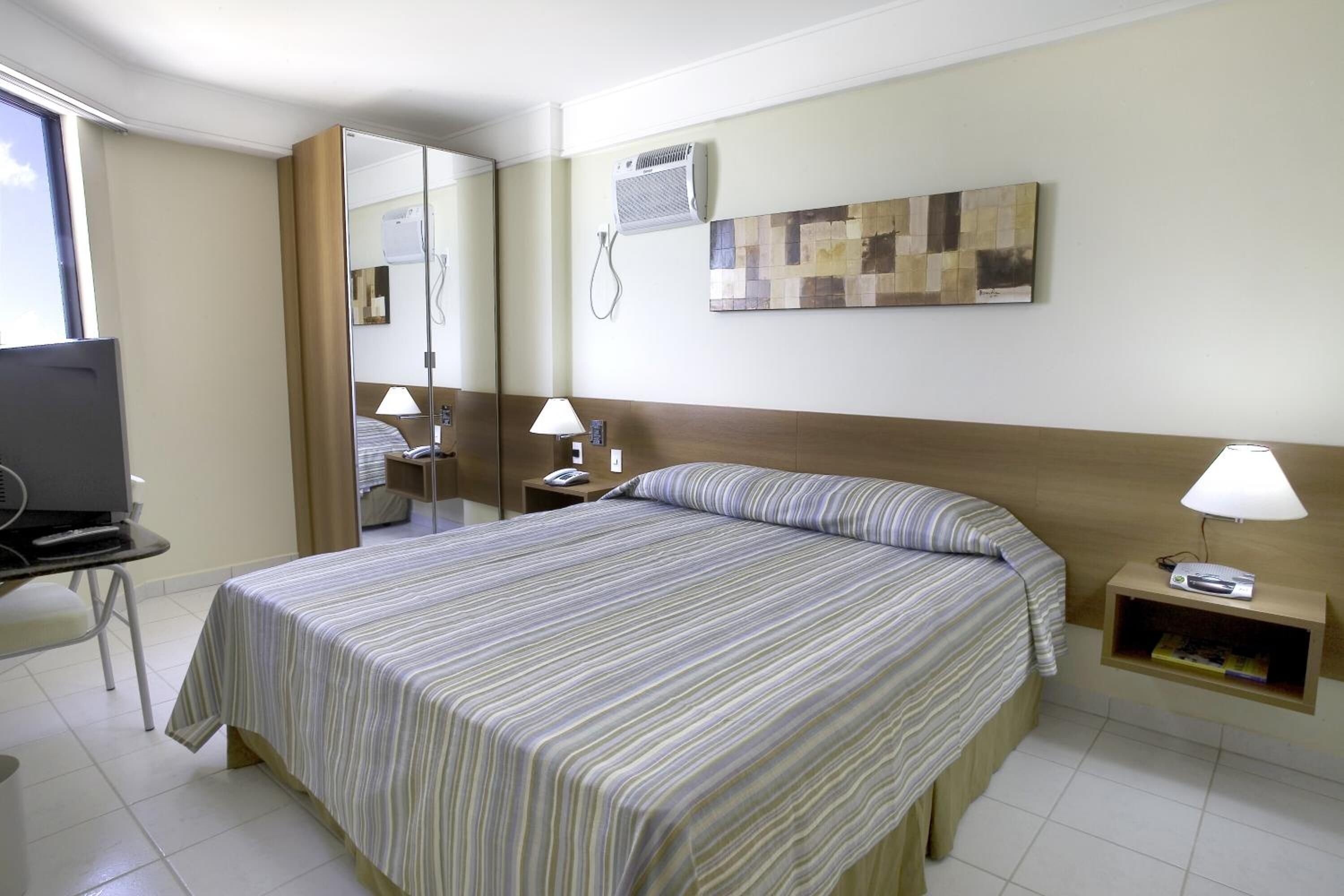 minibar, in-room safe, iron/ironing board, rollaway beds