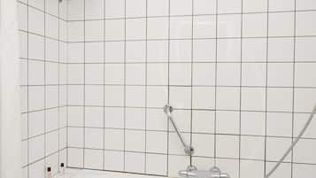 Tina, secadora de cabello, toallas