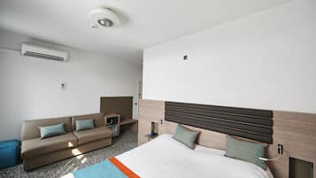 Luxe beddengoed, een minibar, een kluis op de kamer, een bureau