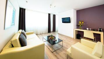 Minibar, Zimmersafe, Schreibtisch, schallisolierte Zimmer