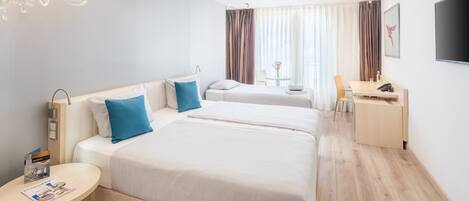 Triple Room | Minibar, in-room safe, desk, soundproofing