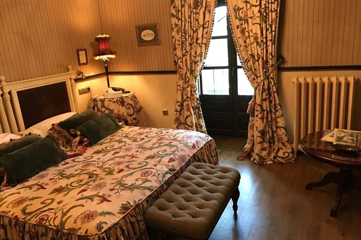 premium bedding, in-room safe, free cots/infant beds, rollaway beds