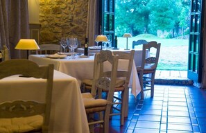 Breakfast, lunch, dinner served; local cuisine - Palacio de Cutre (Pilona)