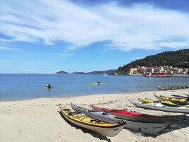 Una playa cerca