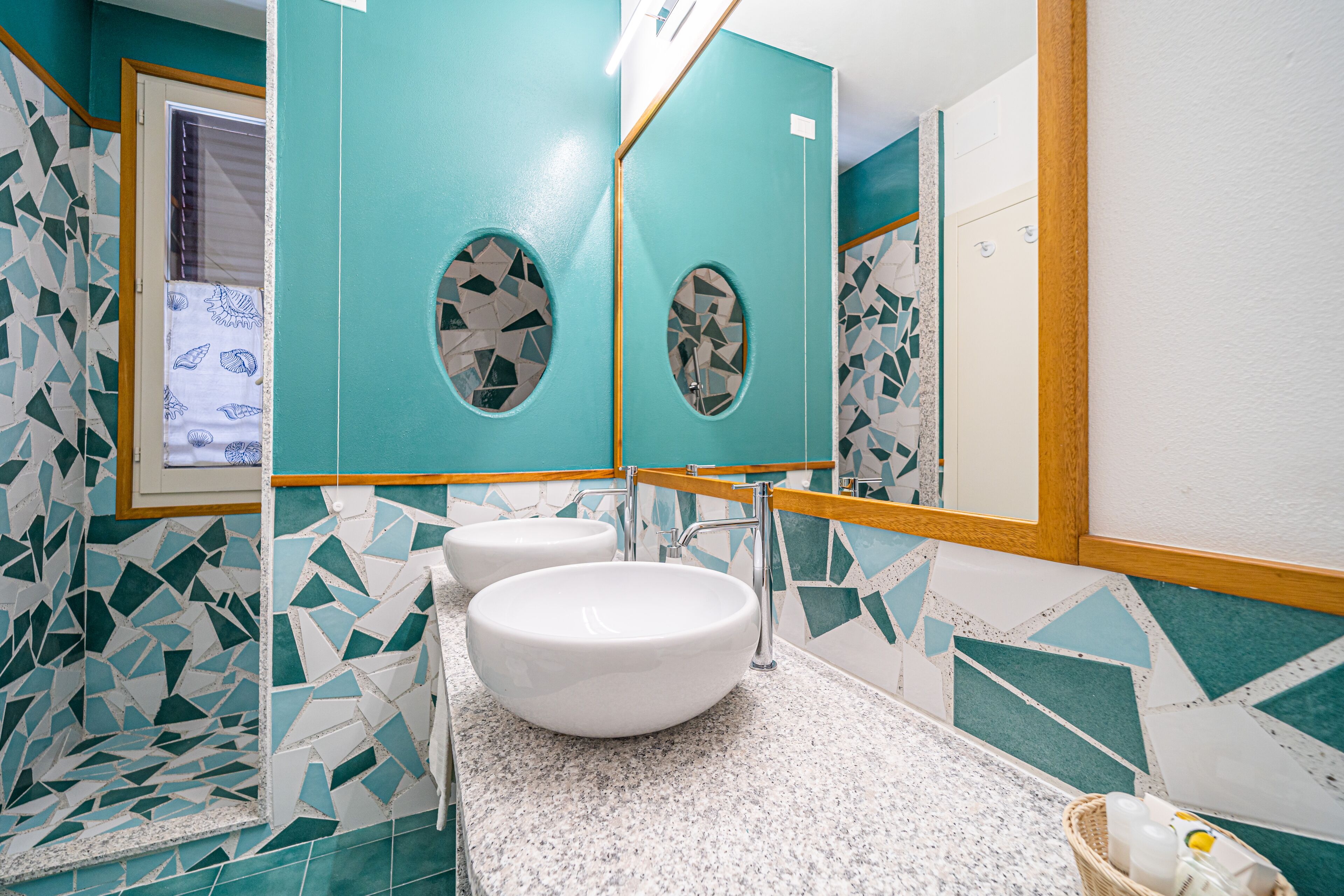 suite | bathroom | shower, free toiletries, hair dryer, bidet