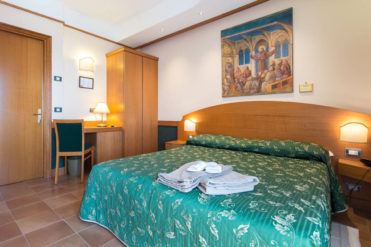 1 bedroom, Frette Italian sheets, minibar, in-room safe