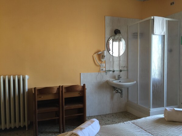 In-room safe, free WiFi, bed sheets