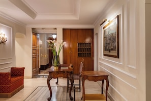 Reception - Hotel Cortina (Rome)