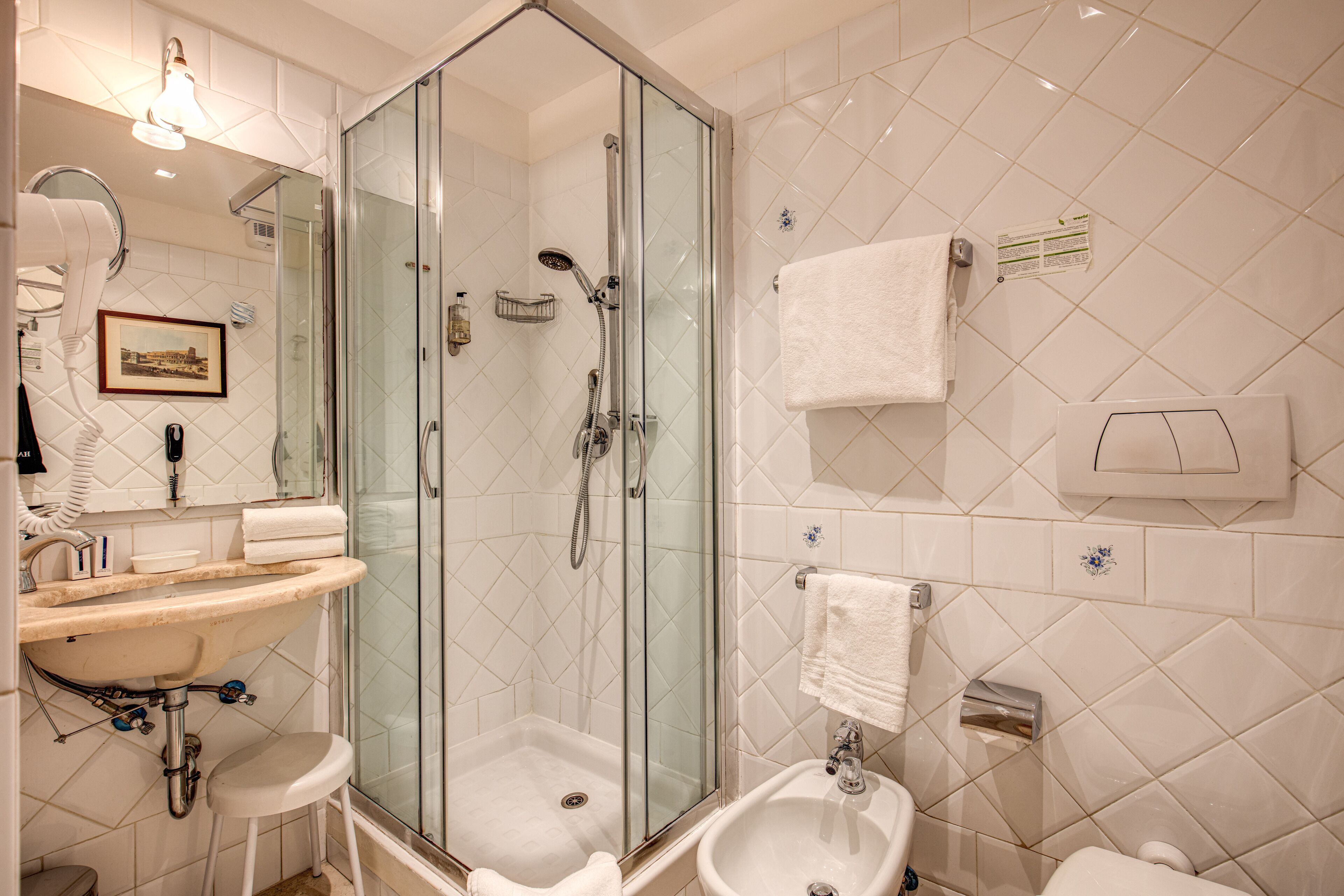 basic double room | bathroom | bathtub, free toiletries, hair dryer, towels