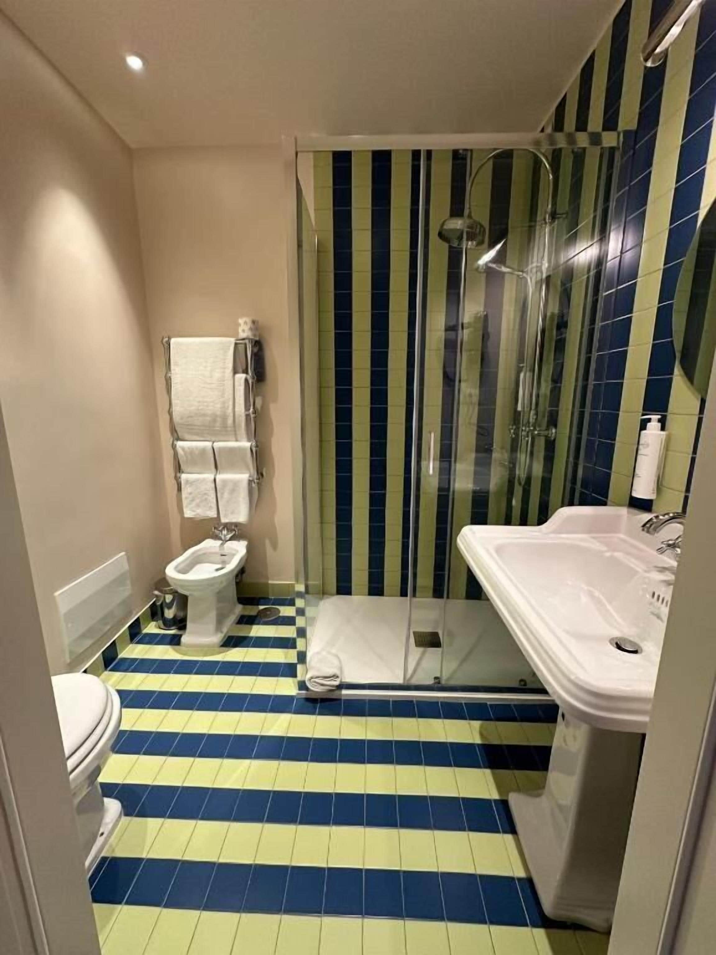 superior double or twin room | bathroom | bathtub, free toiletries, hair dryer, towels