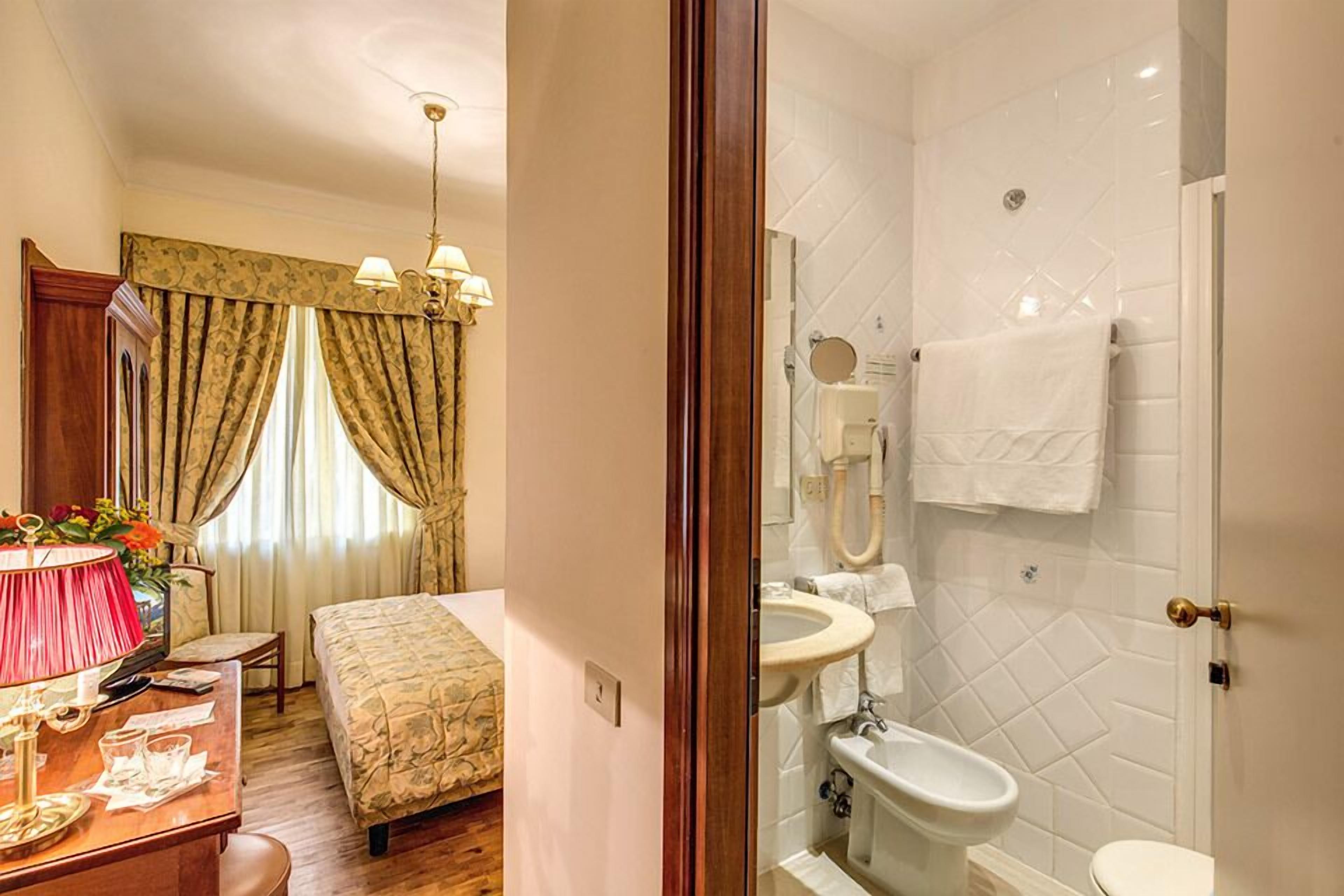 basic double room | 1 bedroom, minibar, in-room safe, soundproofing