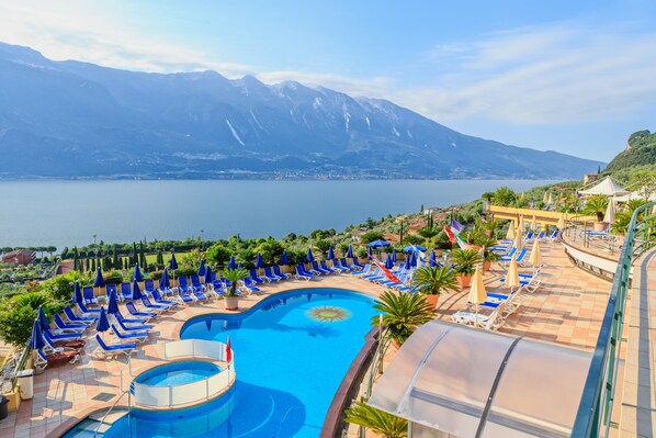 Indoor pool, 2 outdoor pools, pool umbrellas, sun loungers - Hotel San Pietro (Limone sul Garda)