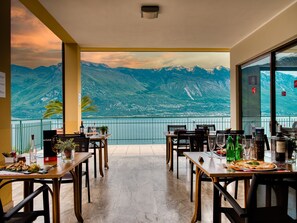 Breakfast served - Hotel San Pietro (Limone sul Garda)