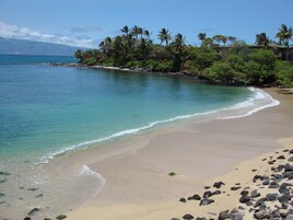 Plajda, plaj havlusu 