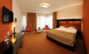 Minibar, in-room safe, individually decorated, individually furnished