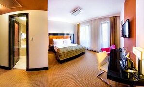 Minibar, in-room safe, individually decorated, individually furnished