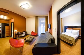 Minibar, in-room safe, individually decorated, individually furnished
