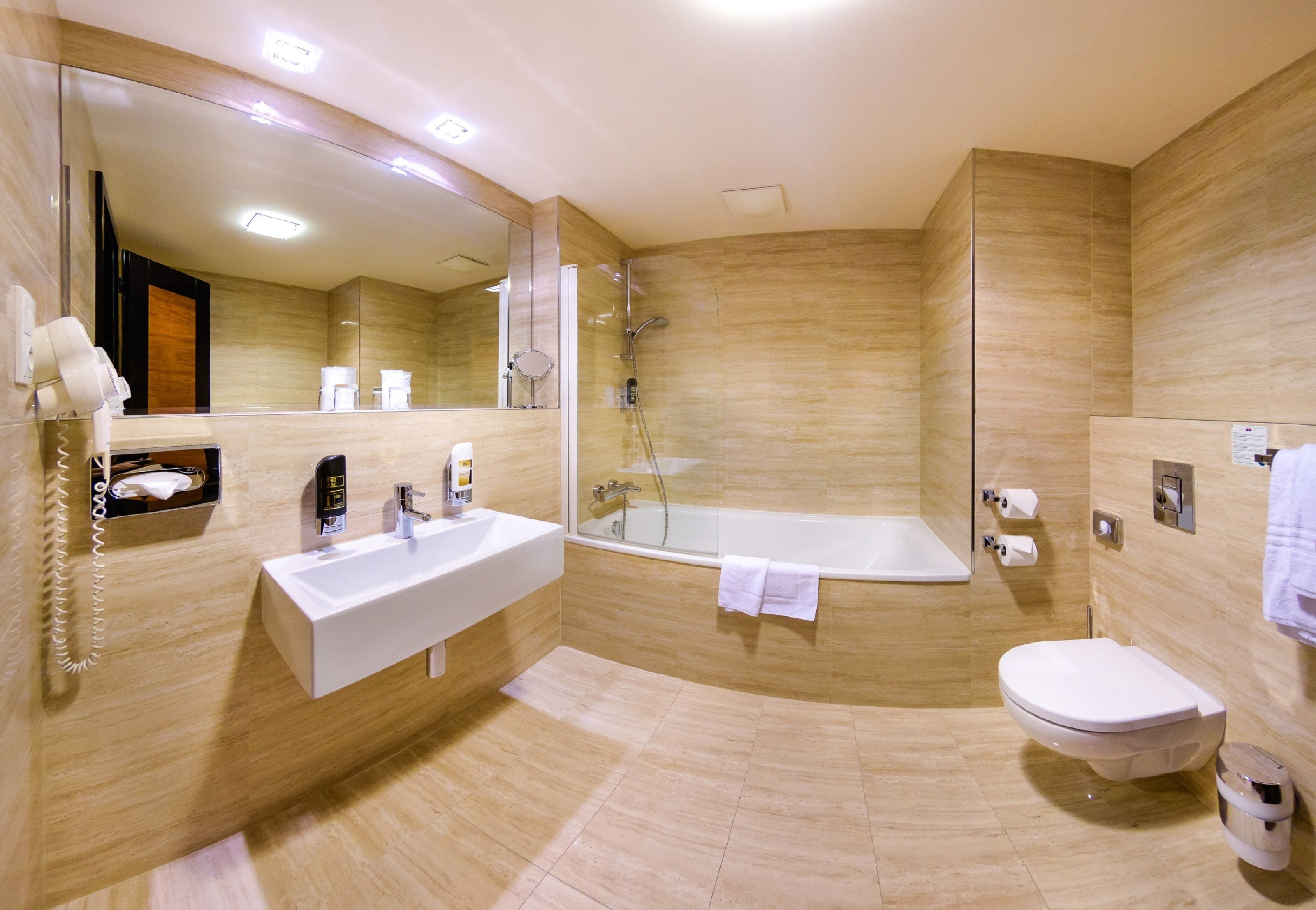 combined shower/bathtub, eco-friendly toiletries, hair dryer, towels