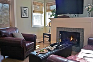 Suite 32 | Living area | Flat-screen TV, fireplace, DVD player - Mill House Inn (East Hampton)