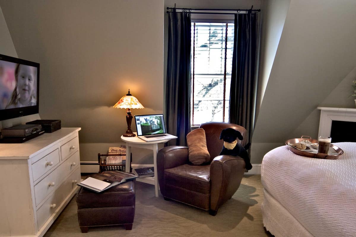Classic-Zimmer, 1 Queen-Bett, eigenes Bad, Stadtblick (Not Pet Friendly)
