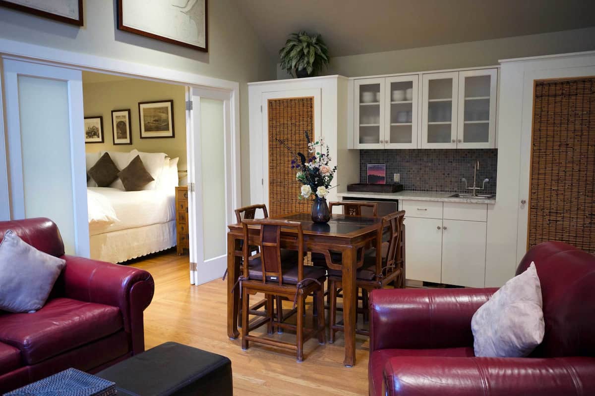 Luxury-Suite, 1 King-Bett und Schlafsofa, Balkon | Wohnbereich