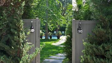 Graybarn Cottage | Frette Italian sheets, premium bedding, down comforters, pillowtop beds