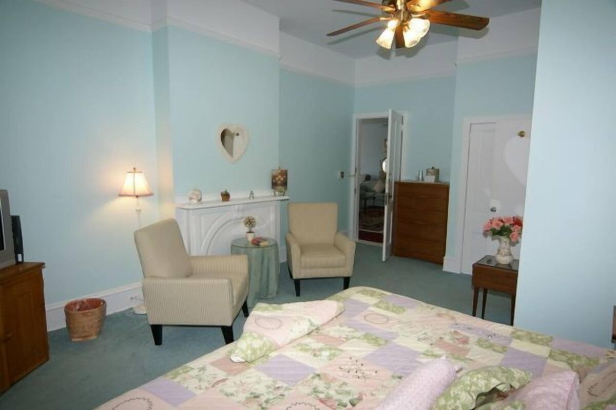 Habitación 15, Parlor