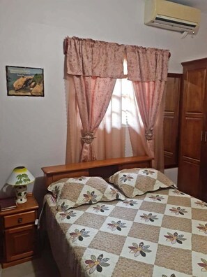 Apartment, 2 Bedrooms | 1 bedroom, premium bedding, individually furnished, iron/ironing board - Greenhaven Cottage B&B (Les Coteaux)