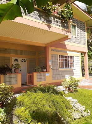 Apartment, 2 Bedrooms | 1 bedroom, premium bedding, individually furnished, iron/ironing board - Greenhaven Cottage B&B (Les Coteaux)