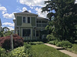 Property entrance - Niagara Inn Bed & Breakfast (Niagara Falls)
