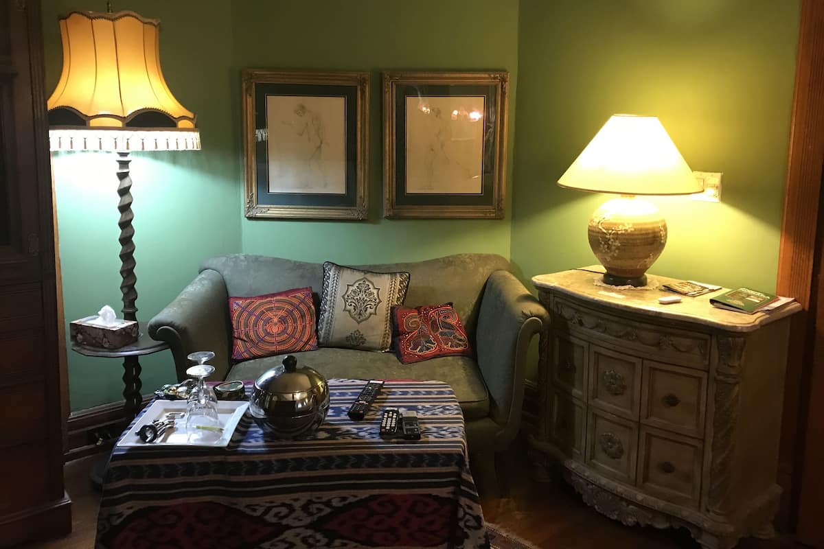 Standard Room, 1 King Bed (External Bathroom) | WiFi (free), bed sheets