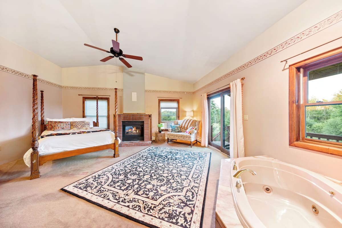 Planter Room | Premium bedding, individually decorated, individually furnished