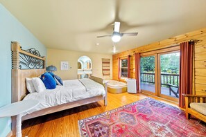 Weaver Room | Premium bedding, individually decorated, individually furnished - Point au Roche Lodge (Plattsburgh)