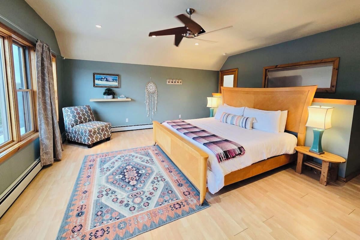 Sailor Suite | Premium bedding, individually decorated, individually furnished