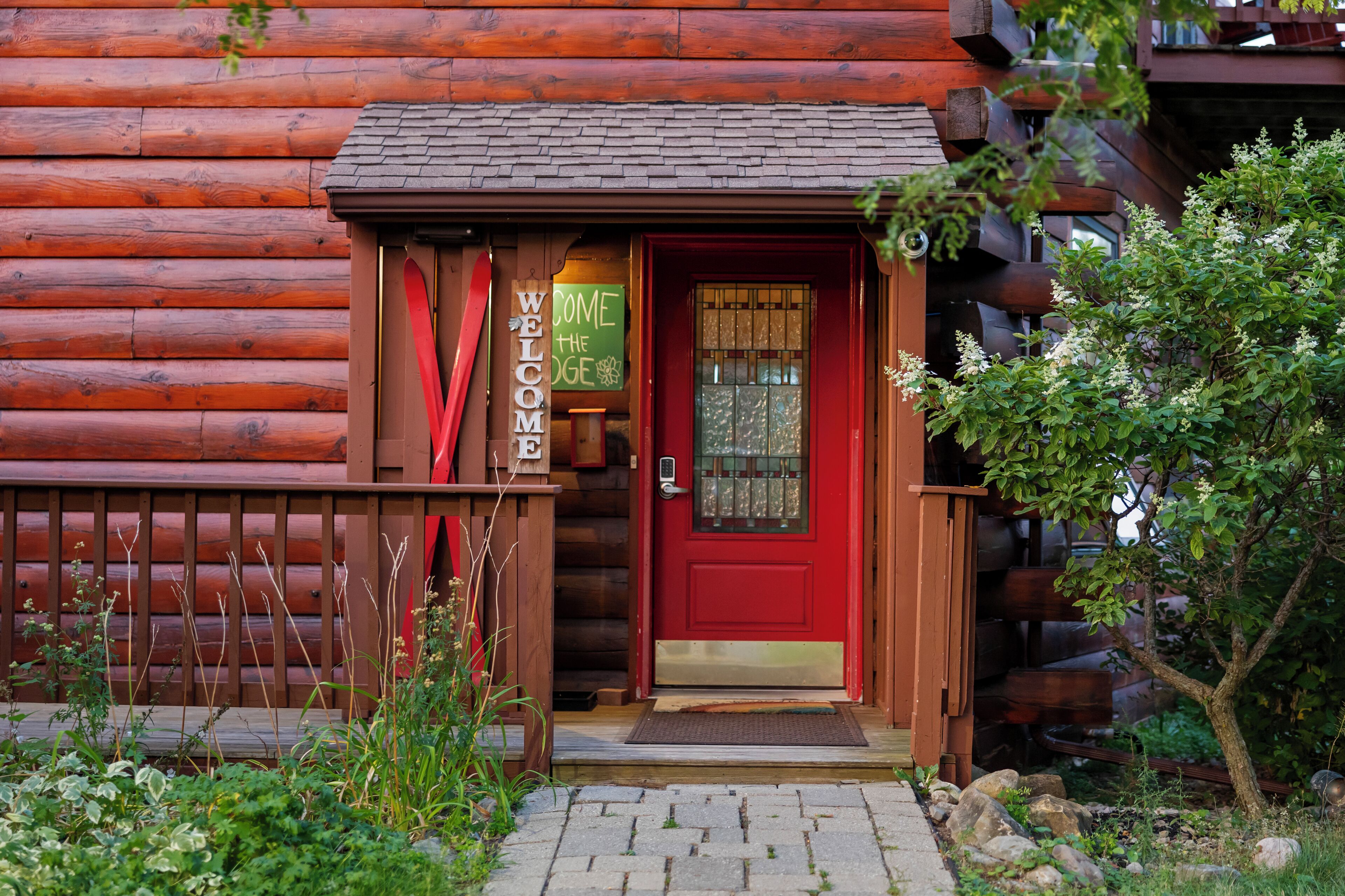 Pintu masuk properti