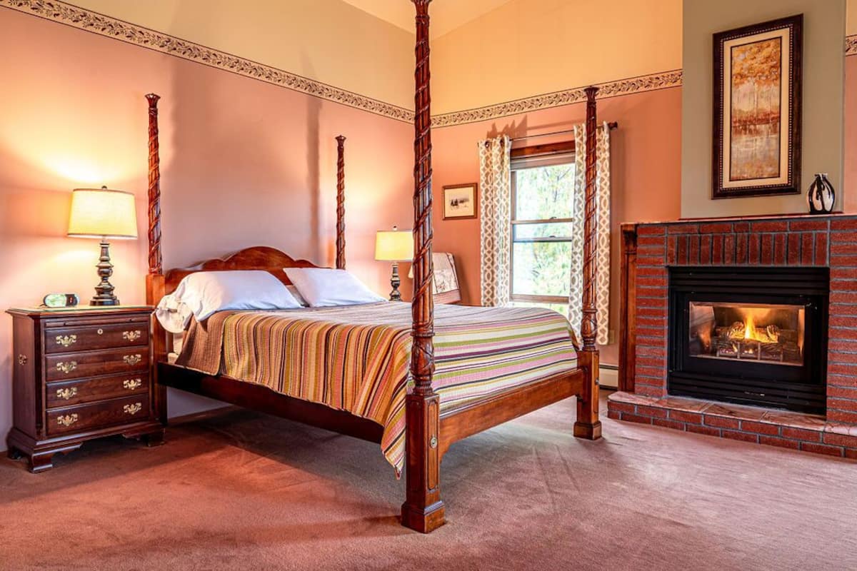 Planter Room | Premium bedding, individually decorated, individually furnished