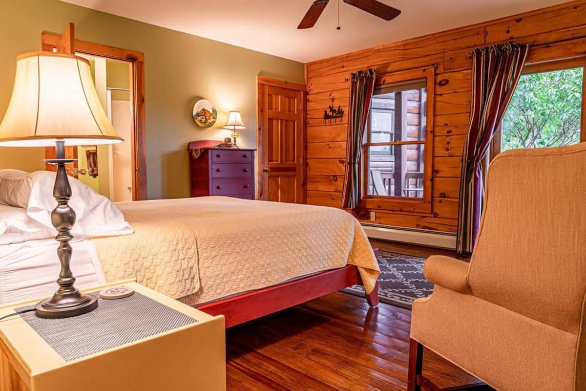 Quilter Room | Premium bedding, individually decorated, individually furnished